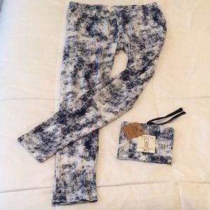 Women’s full length lounge leggings and pouch - Hello Mello